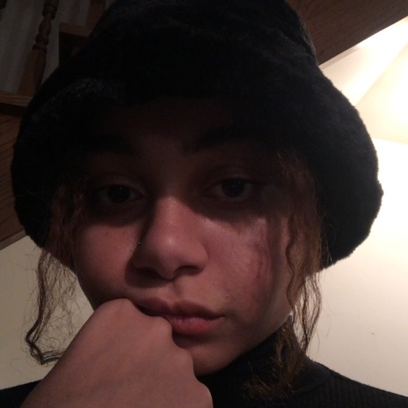 Meet your Posher, Carly - Picture 1 of 1